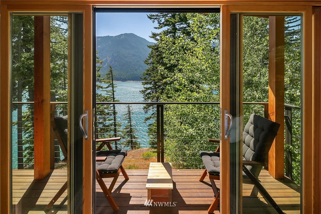 821 Timber Cove Drive Ronald, WA 98940 - Photo 22 of 40 a view of balcony and patio