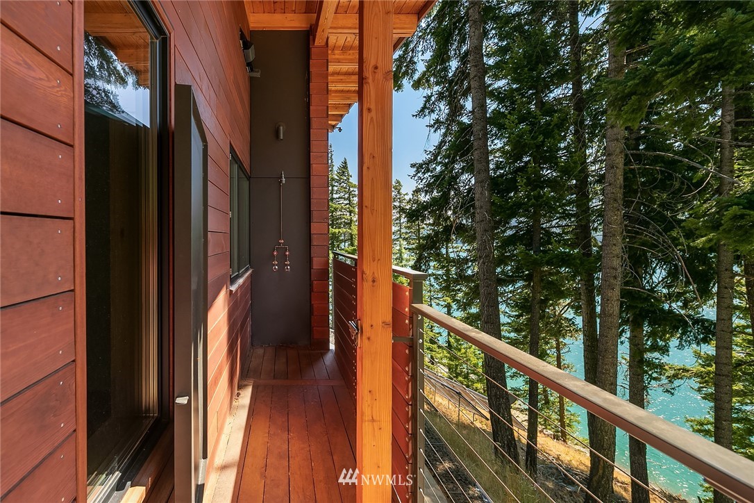 821 Timber Cove Drive Ronald, WA 98940 - Photo 23 of 40 a balcony with tall trees