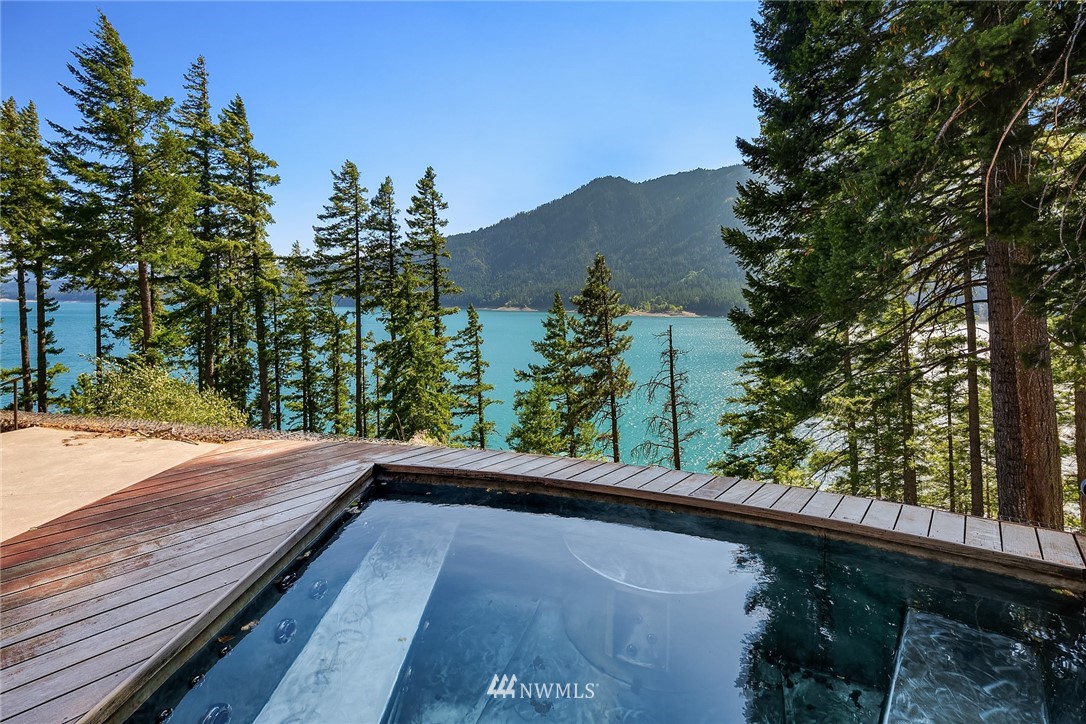 821 Timber Cove Drive Ronald, WA 98940 - Photo 31 of 40 a view of a balcony with trees