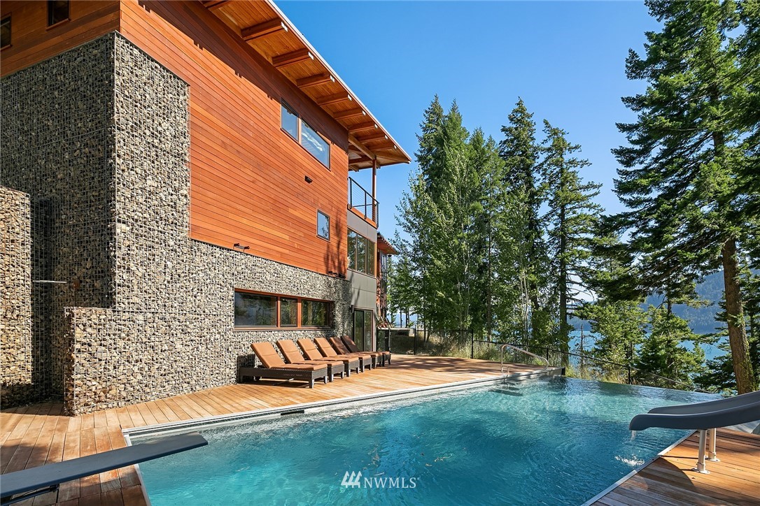 821 Timber Cove Drive Ronald, WA 98940 - Photo 32 of 40 a view of a house with backyard porch and sitting area