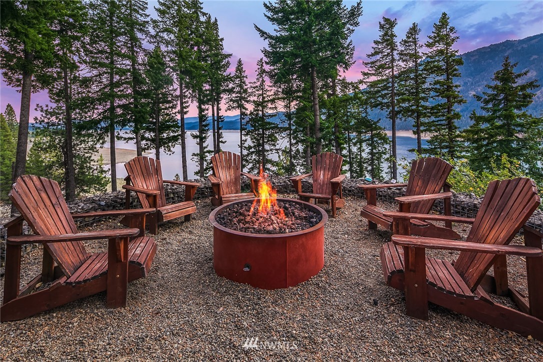 821 Timber Cove Drive Ronald, WA 98940 - Photo 37 of 40 a view of a patio with chairs and potted plants