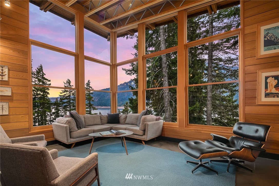 821 Timber Cove Drive Ronald, WA 98940 - Photo 38 of 40 a living room with patio furniture and a window
