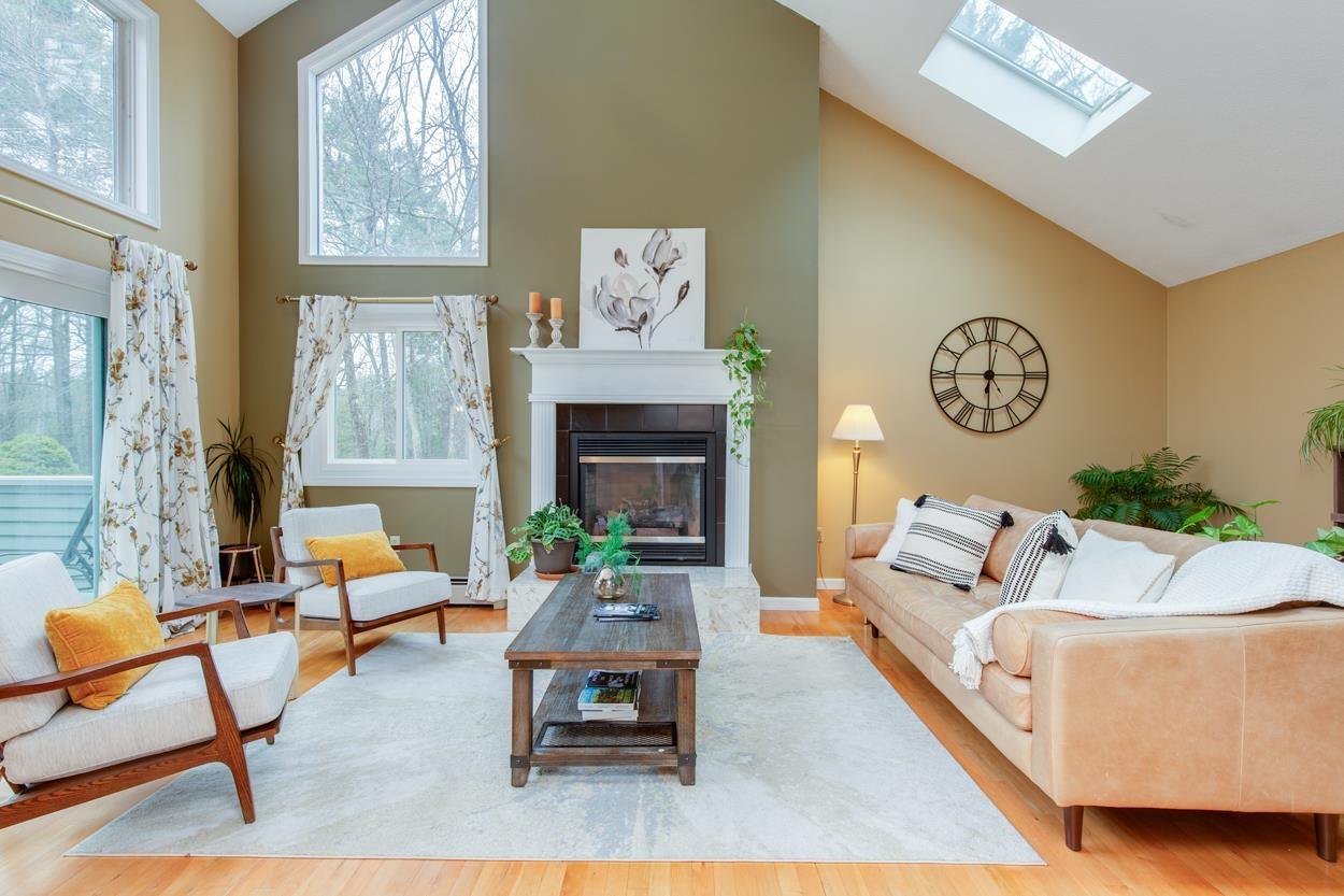 37 Standish Way Amherst, NH 03031 - Photo 4 of 50