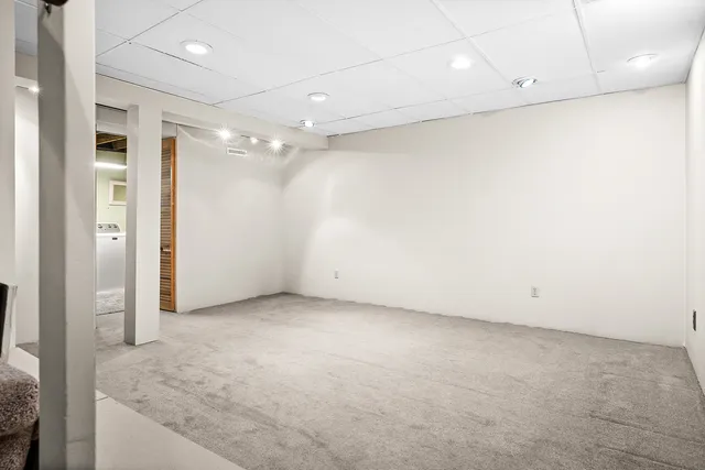 an empty room with a empty space