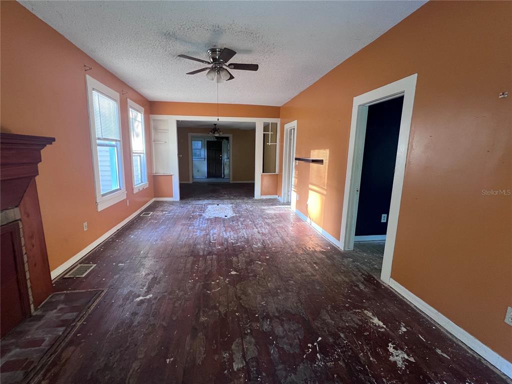 177 East 3rd Avenue Pierson, FL 32180 - Photo 9 of 16 a view of empty room with a fireplace
