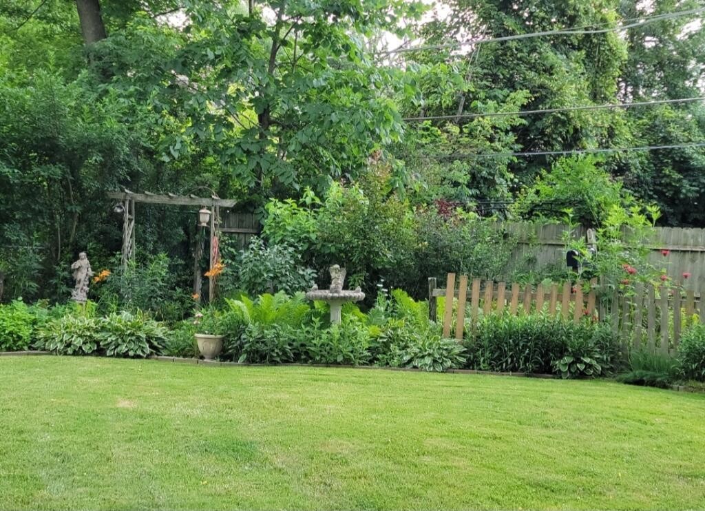 116 Alpine Lane Crete, IL 60417 - Photo 19 of 19 a view of a garden