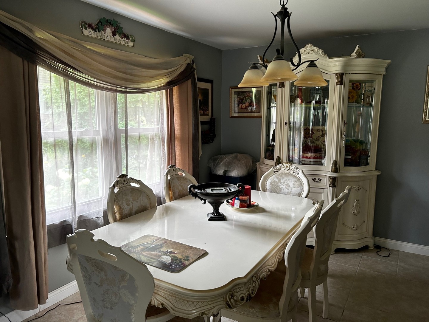 116 Alpine Lane Crete, IL 60417 - Photo 6 of 19 a dining room with furniture and window