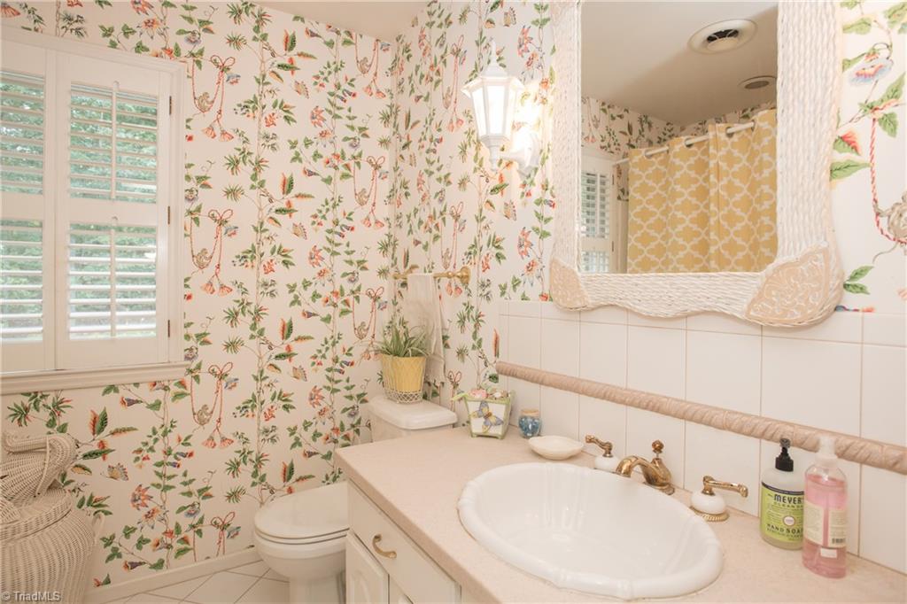 1301 Robinhood Road High Point, NC 27262 - Photo 20 of 28 Gallery Image 20