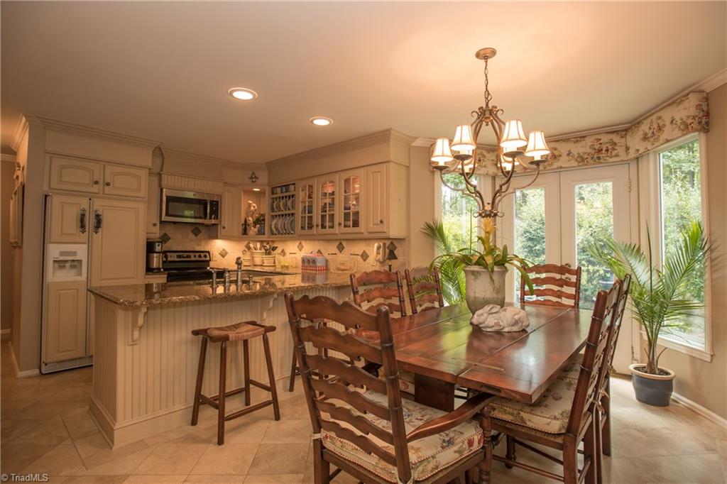 1301 Robinhood Road High Point, NC 27262 - Photo 5 of 28 Gallery Image 5
