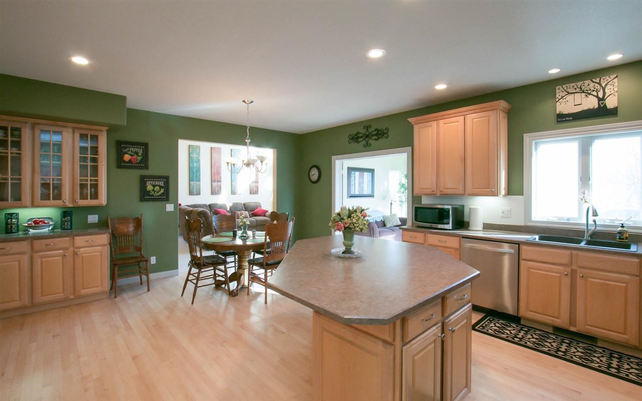2802 Long Bluff Road Northeast Cedar Rapids, IA 52402 - Photo 12 of 25 Gallery Image 12