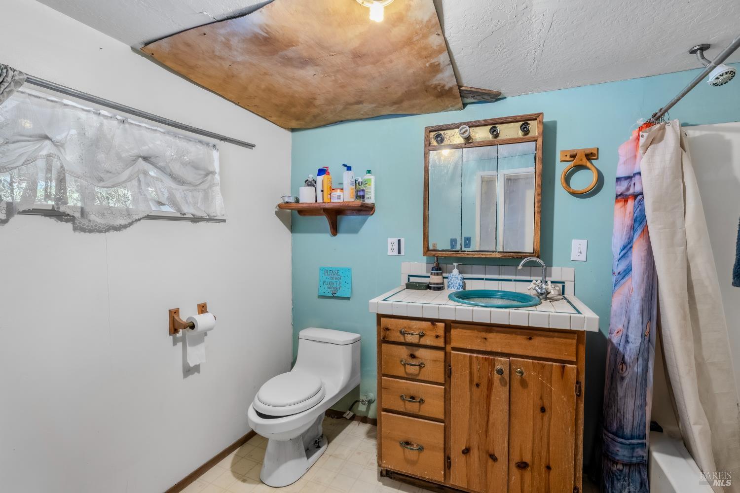 1129 Fresno Avenue Santa Rosa, CA 95407 - Photo 18 of 47 Full bathroom No. 1 in back unit