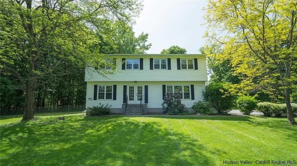 20 Van Orden Road Milton, NY 12547 - Photo 30 of 32 a front view of a house with a garden