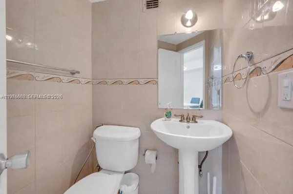 $4,200 | 999 Brickell Bay Drive, Unit 2007, Miami, FL 33131