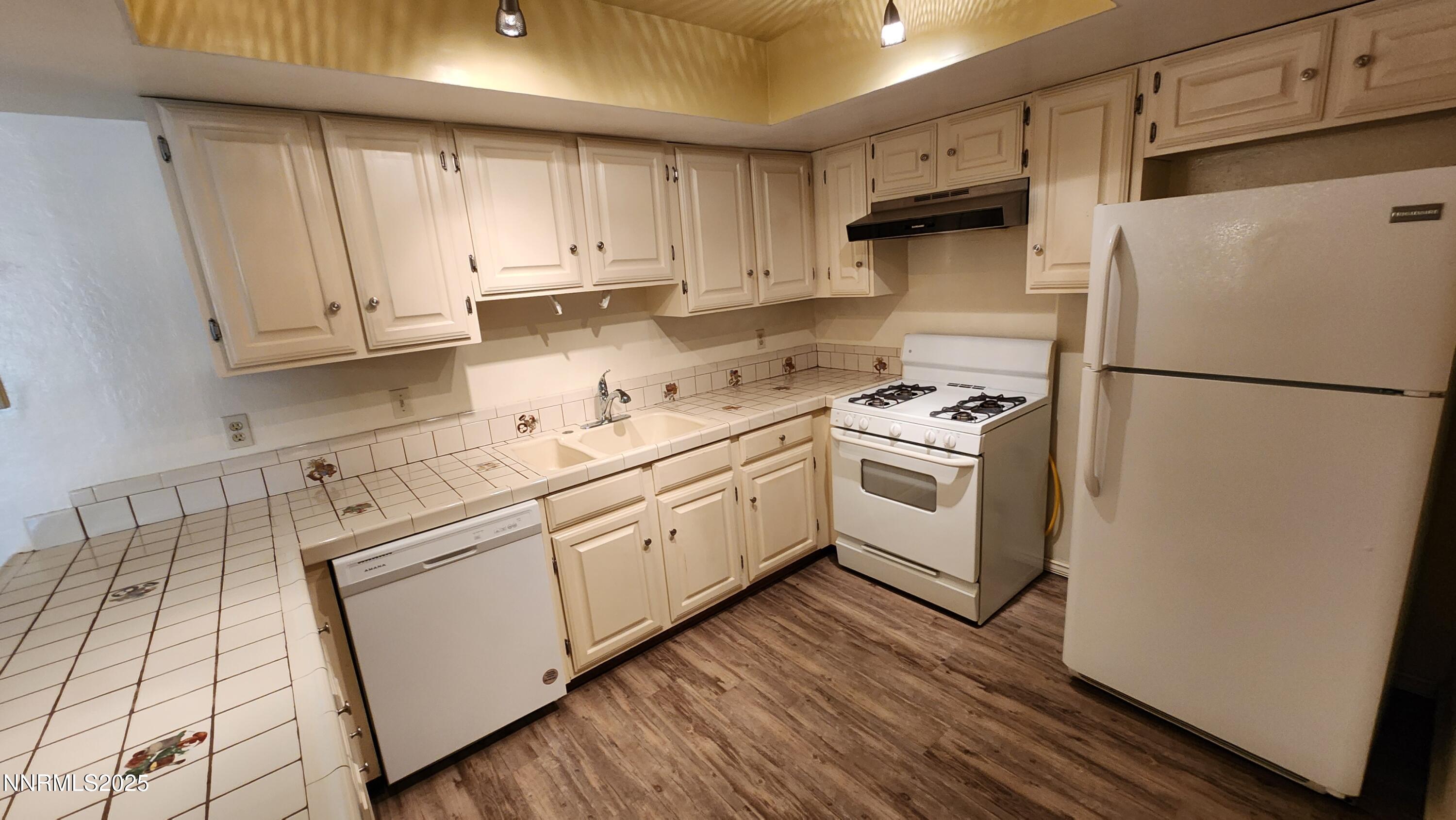 2300 Dickerson Road, Unit 16 Reno, NV 89503 - Photo 6 of 15 2300 Dickerson kitchen