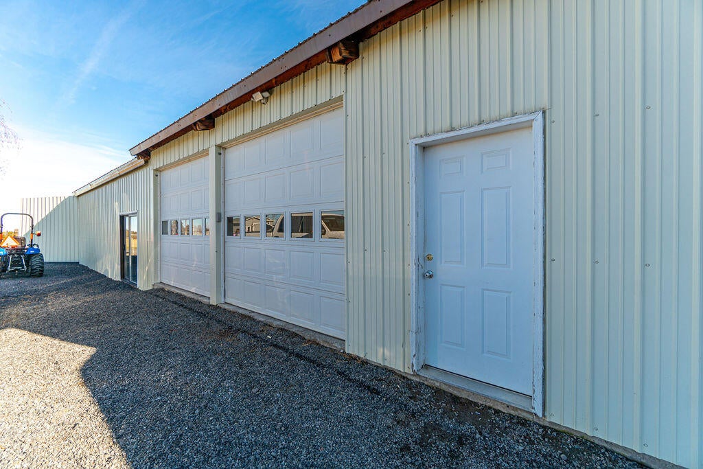 62660 Erickson Road Bend, OR 97701 - Photo 17 of 31 19
