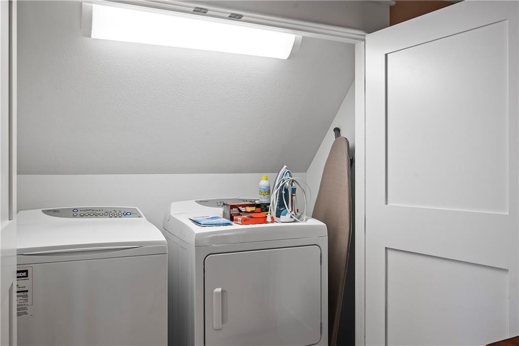 706 Ivy Street, Unit 1 Pittsburgh, PA 15232 - Photo 27 of 35 a utility room with dryer and washer