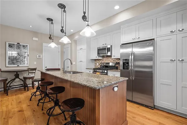 $4,900 | 706 Ivy Street, Unit 1, Pittsburgh, PA 15232