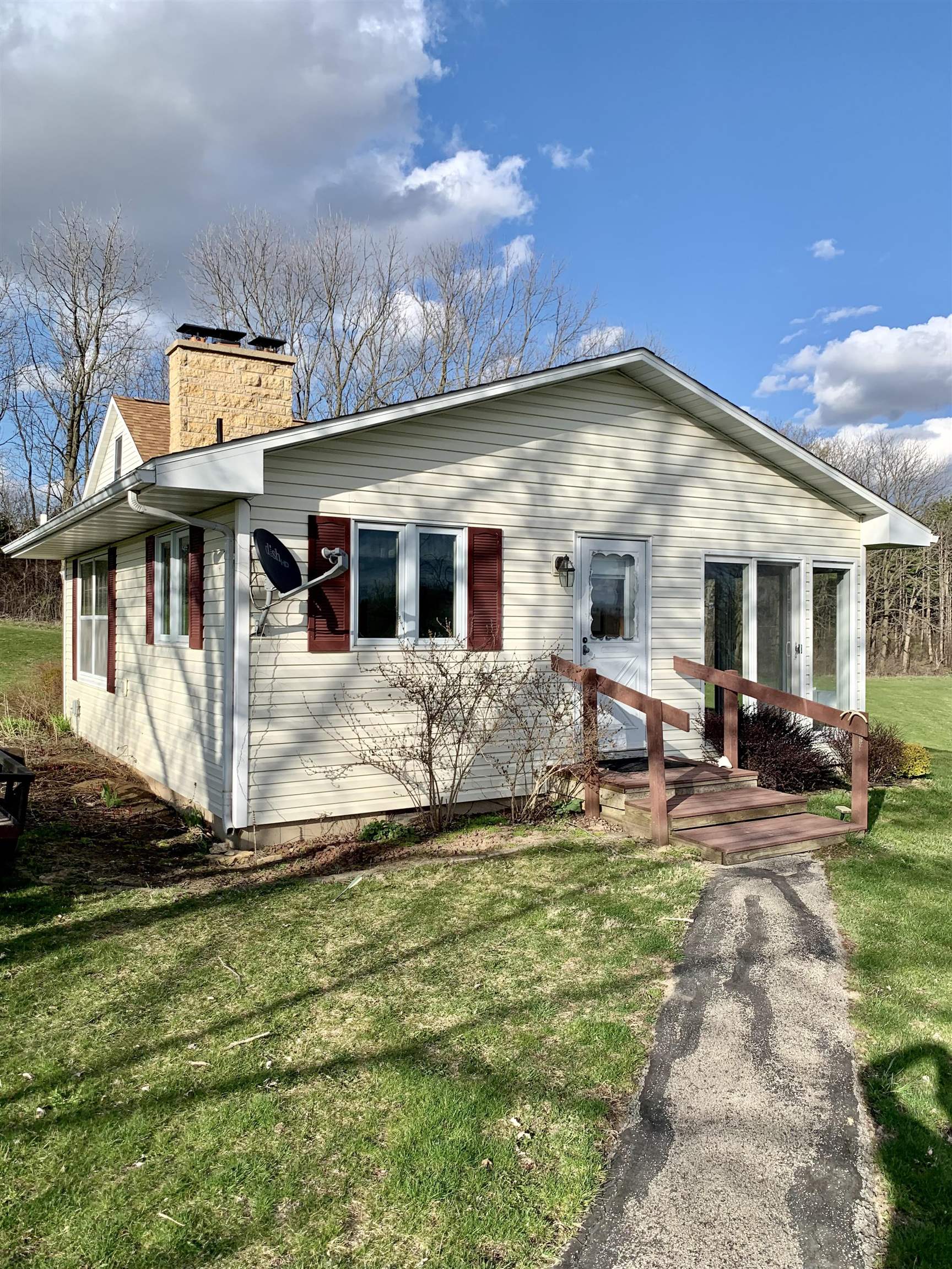 6569 South Speer Road Hanover, IL 61041 - Photo 8 of 59 a front view of a house with garden