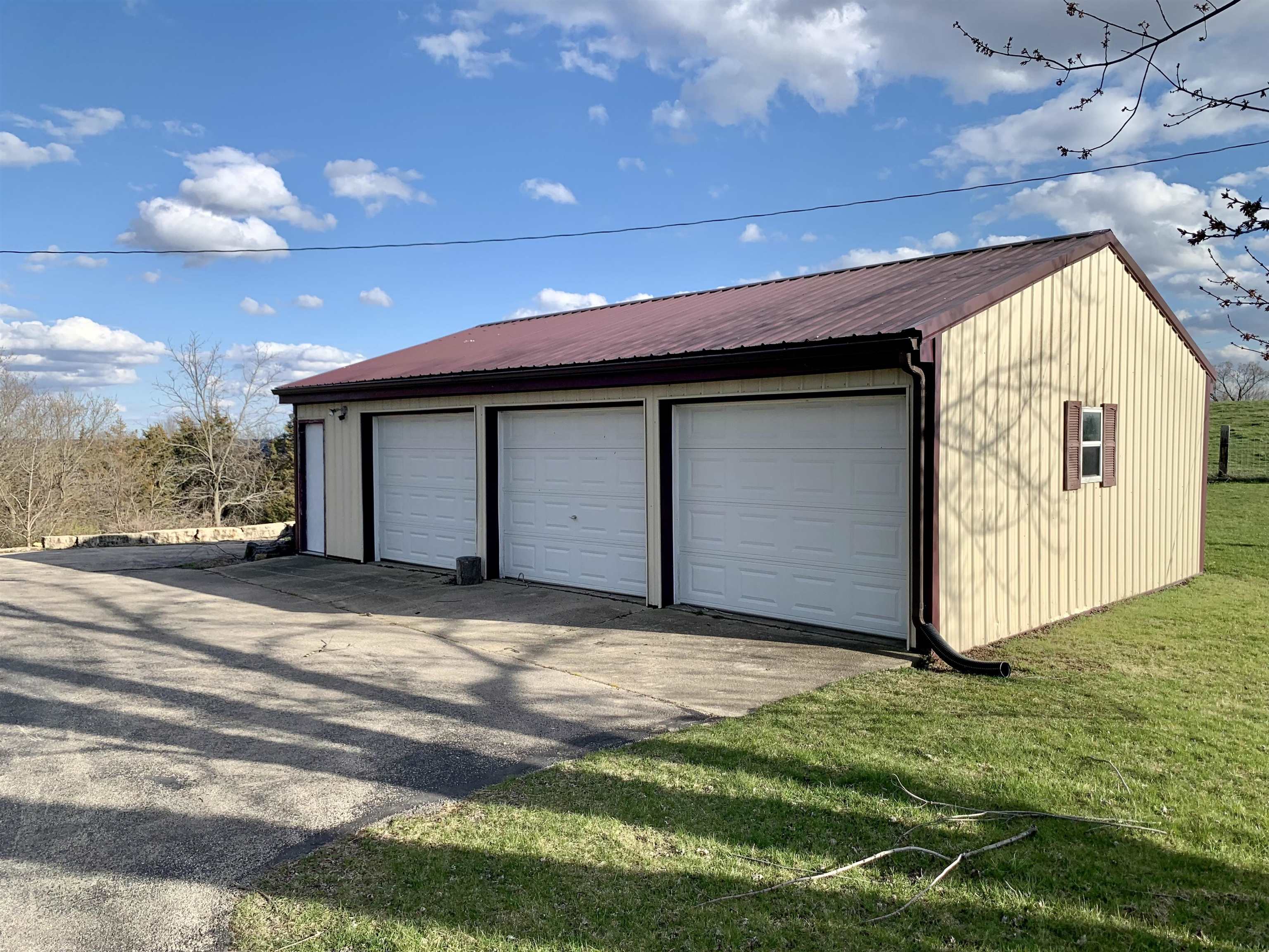 6569 South Speer Road Hanover, IL 61041 - Photo 9 of 59 a view of a garage