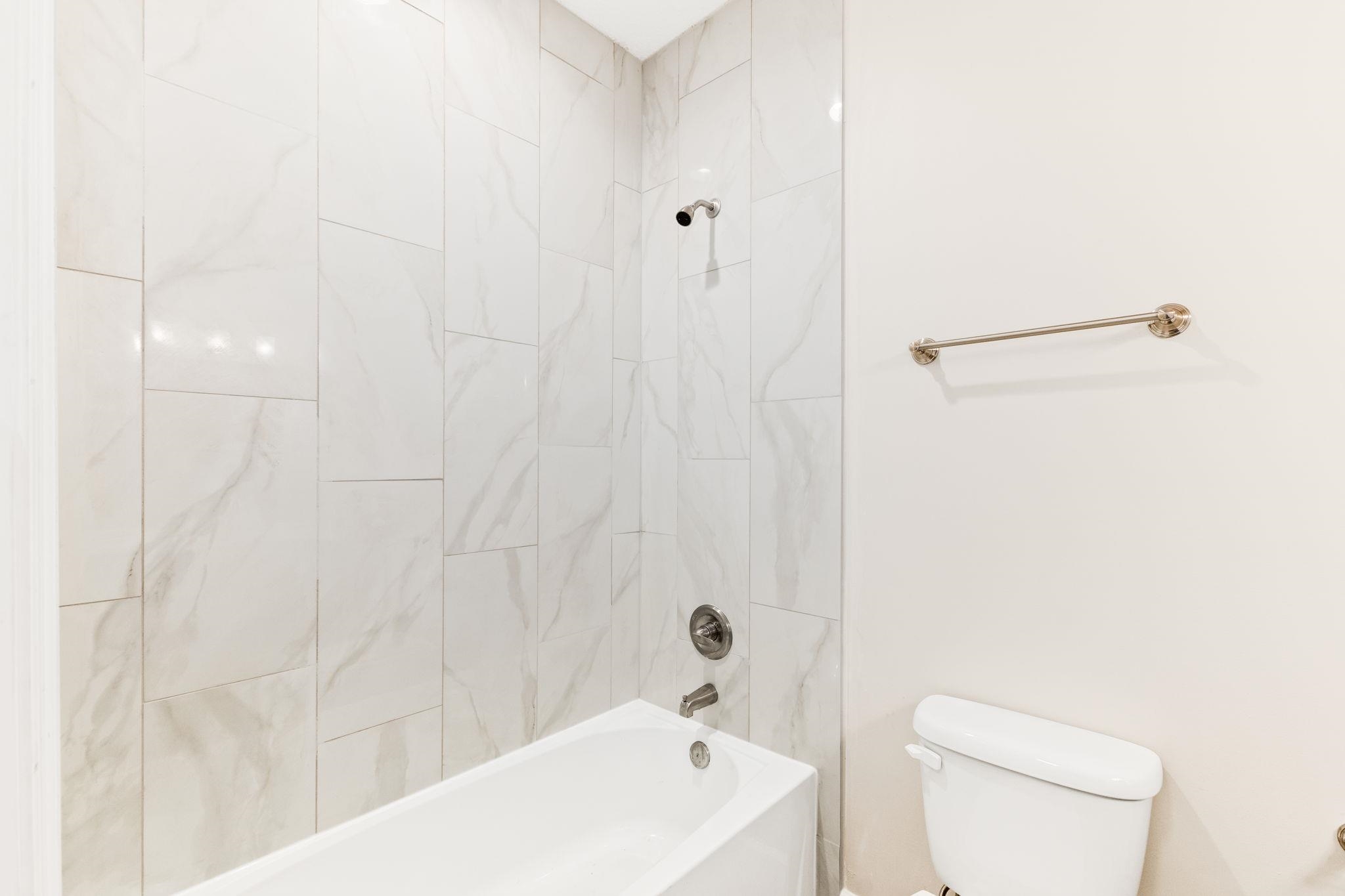 2770 Schaller Road St. Augustine, FL 32084 - Photo 28 of 29 a bathroom with a sink a toilet and shower