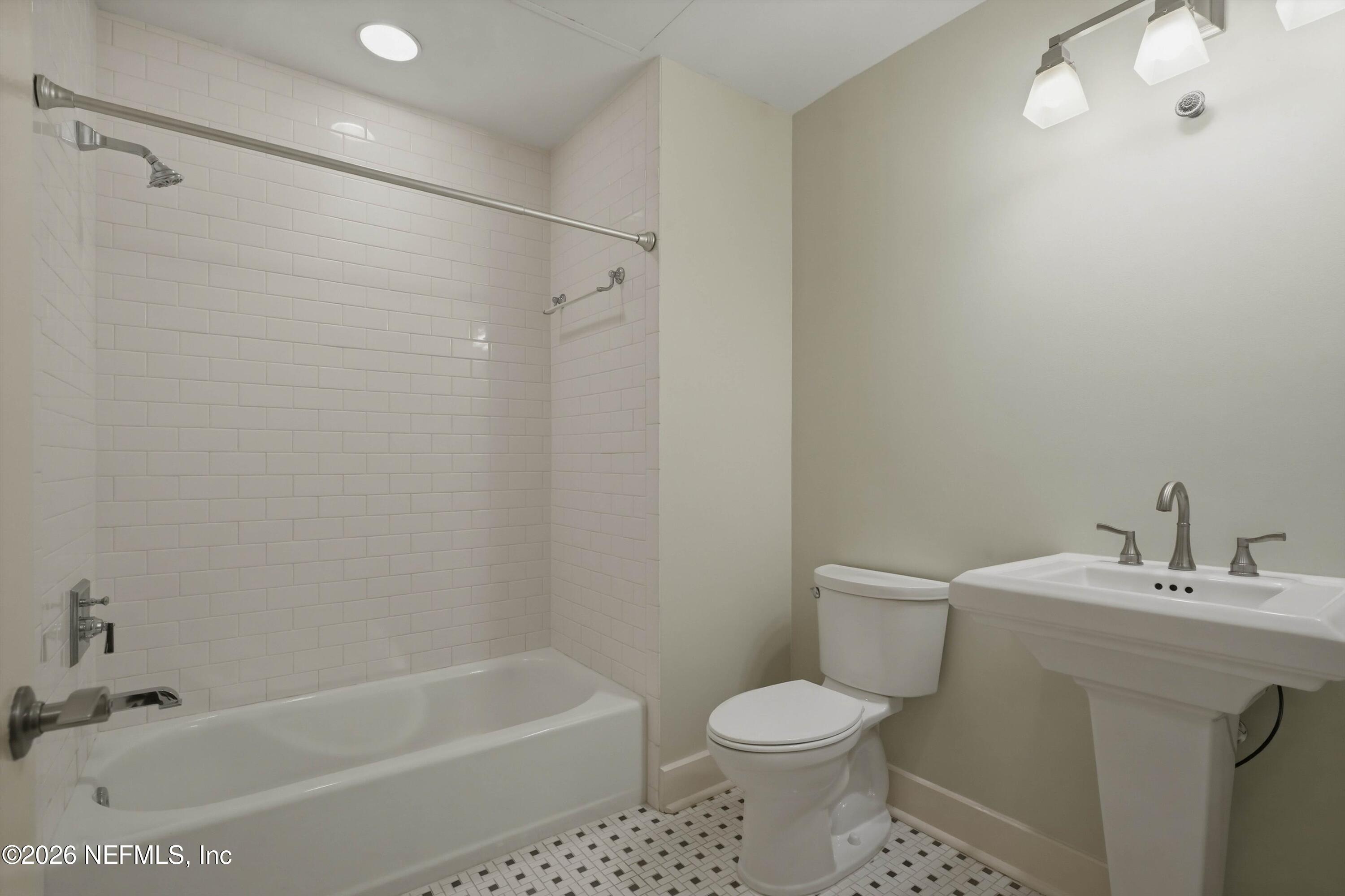 1661 Riverside Avenue, Unit 305 Jacksonville, FL 32204 - Photo 24 of 36 24-Bathroom 2