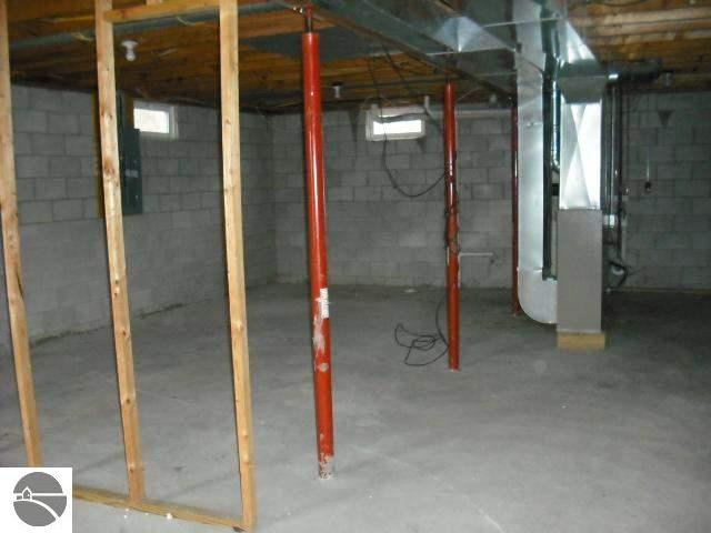 8900 South Maple City Road Maple City, MI 49664 - Photo 7 of 22 1740744-6.JPG