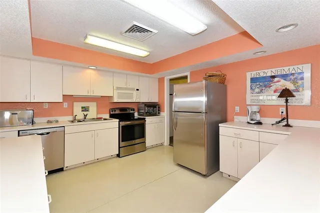 a view of a yard with an trees