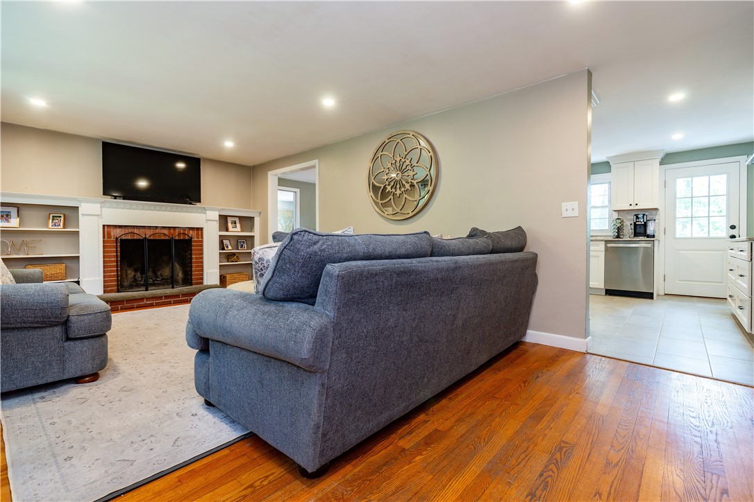 185 Brookhaven Road North Kingstown, RI 02852 - Photo 10 of 49 Gallery Image 10