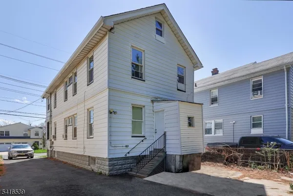 $2,200 | 403 East 9th Avenue, Roselle, NJ 07203
