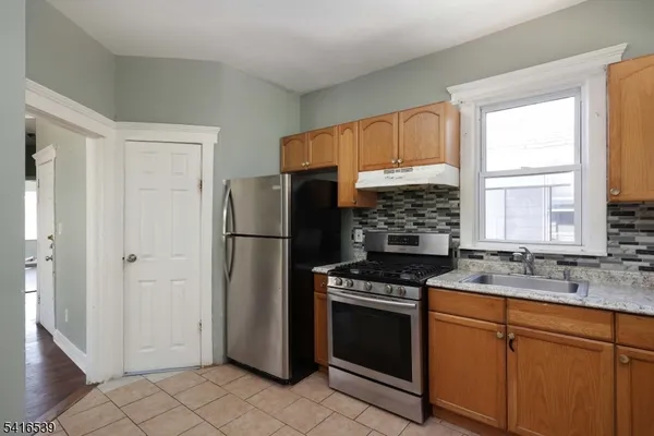 $2,200 | 403 East 9th Avenue, Roselle, NJ 07203