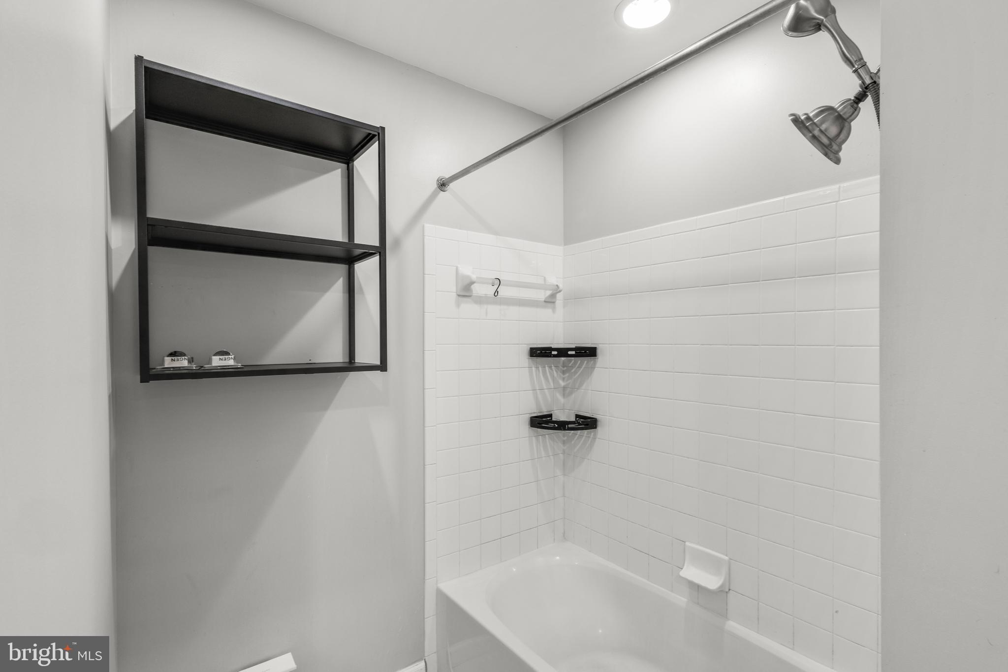 7510 Maury Road Baltimore, MD 21244 - Photo 20 of 39 a bathroom with a bathtub