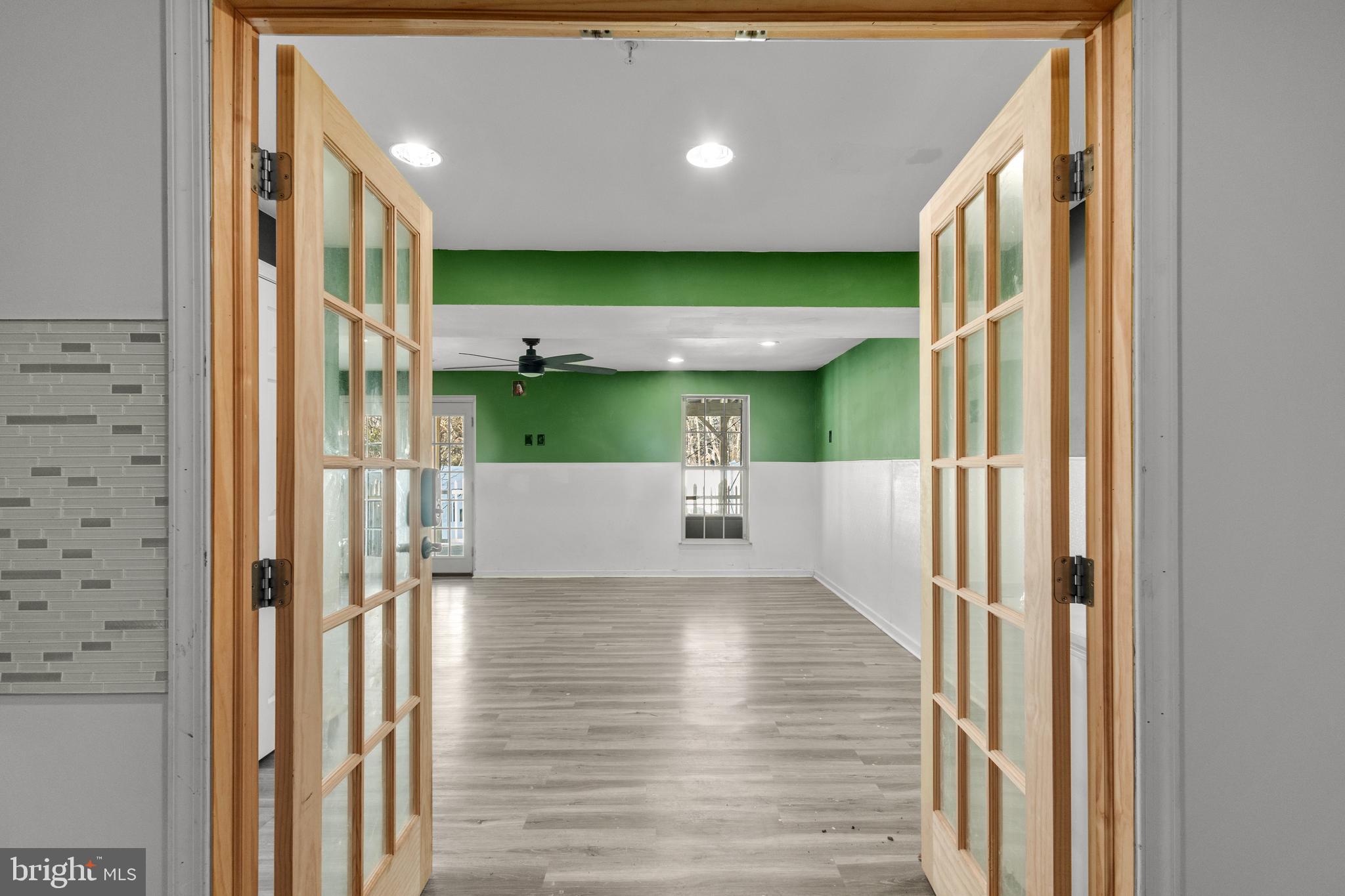 7510 Maury Road Baltimore, MD 21244 - Photo 33 of 39 a view of a hallway with a livingroom and entryway