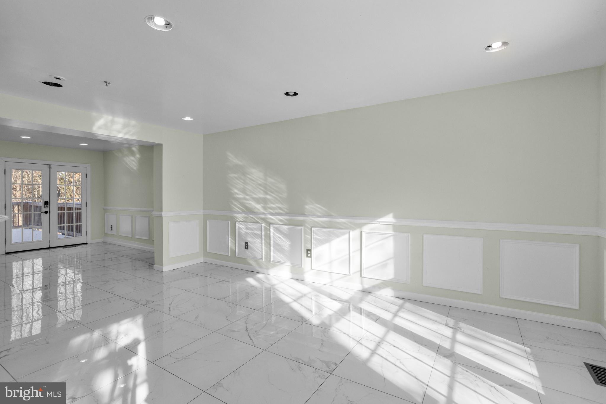 7510 Maury Road Baltimore, MD 21244 - Photo 4 of 39 a view of entryway with white walls