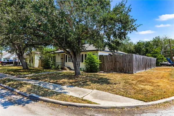 $1,800 | 333 Foster Drive, Corpus Christi, TX 78404