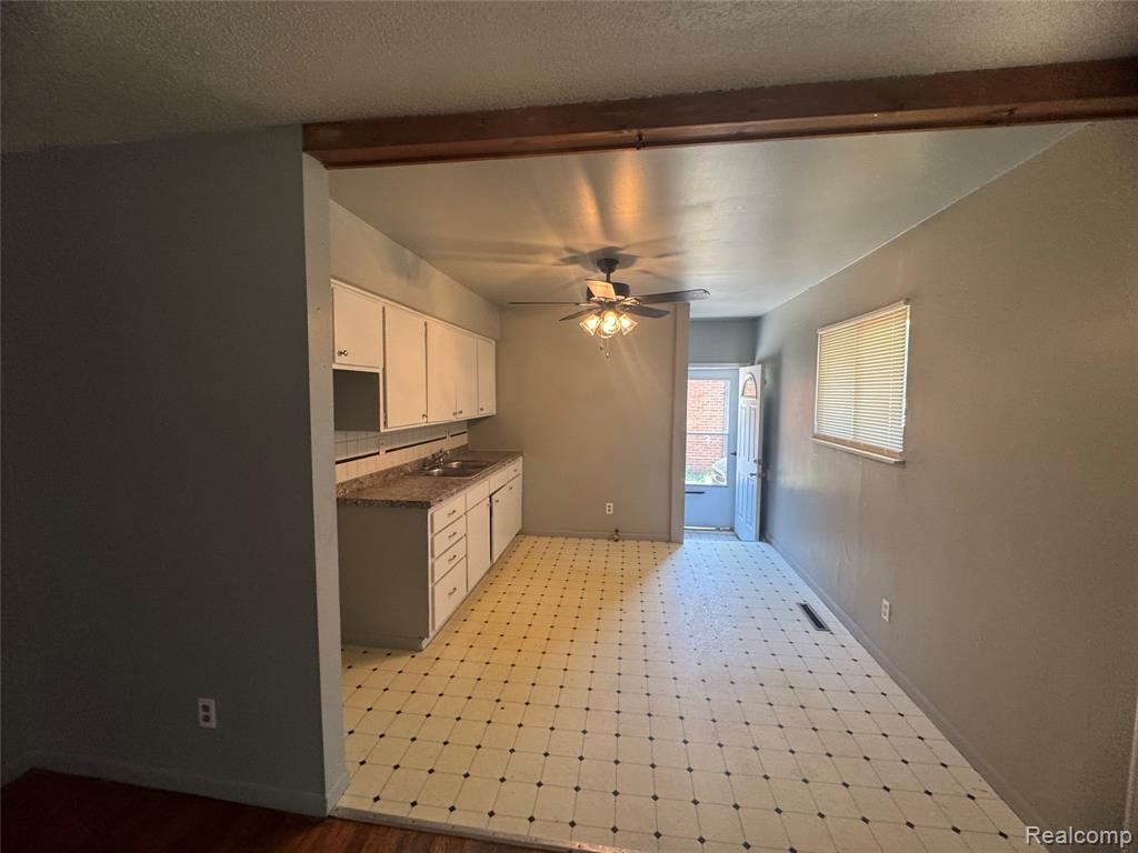 2713 Alpha Way Flint, MI 48506 - Photo 8 of 16
