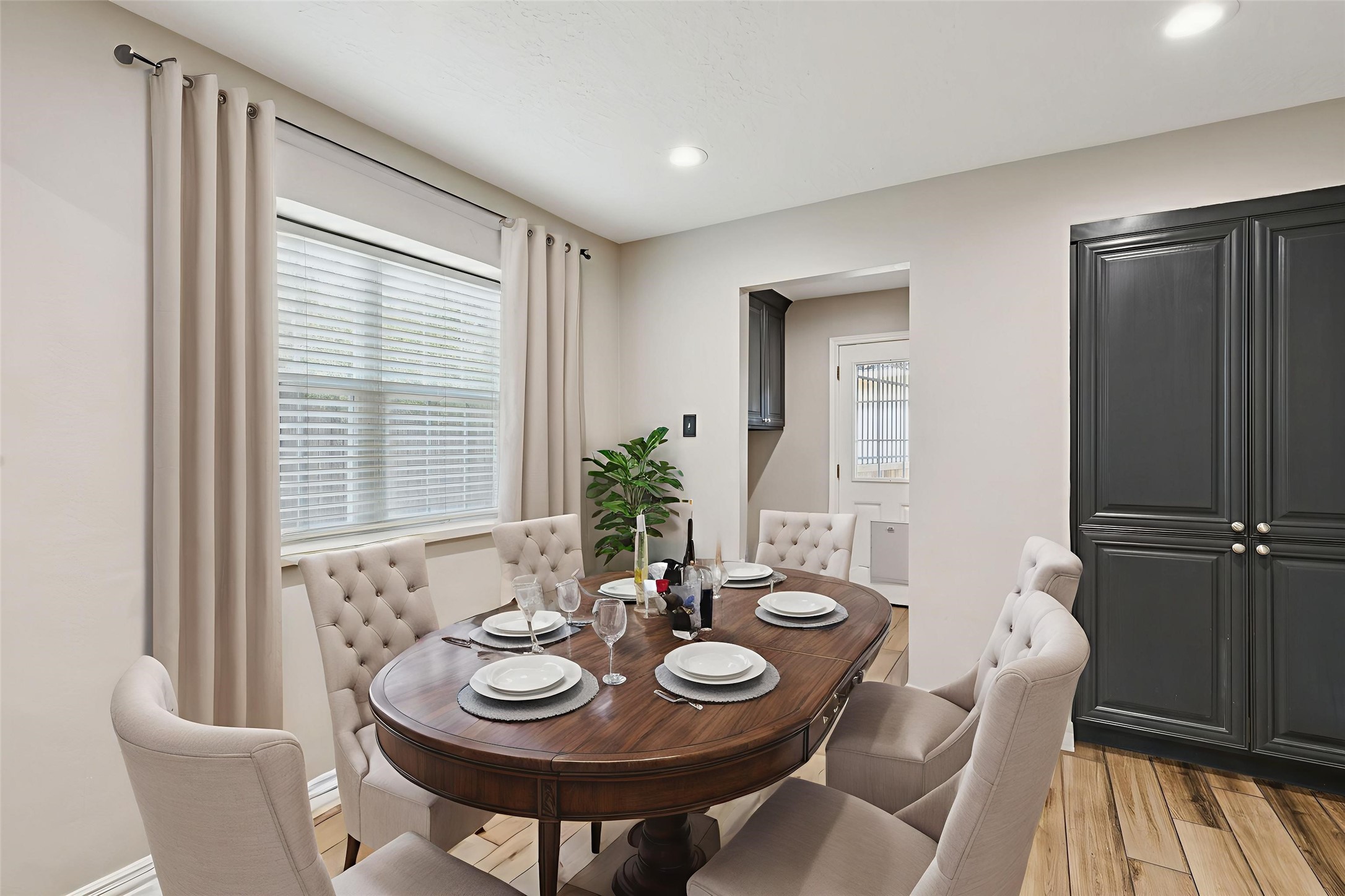 3630 Chapel Square Drive Spring, TX 77388 - Photo 5 of 24 Bright and inviting, this spacious breakfast area that opens to the kitchen is the perfect spot for casual dining, morning coffee and gathering with loved ones.