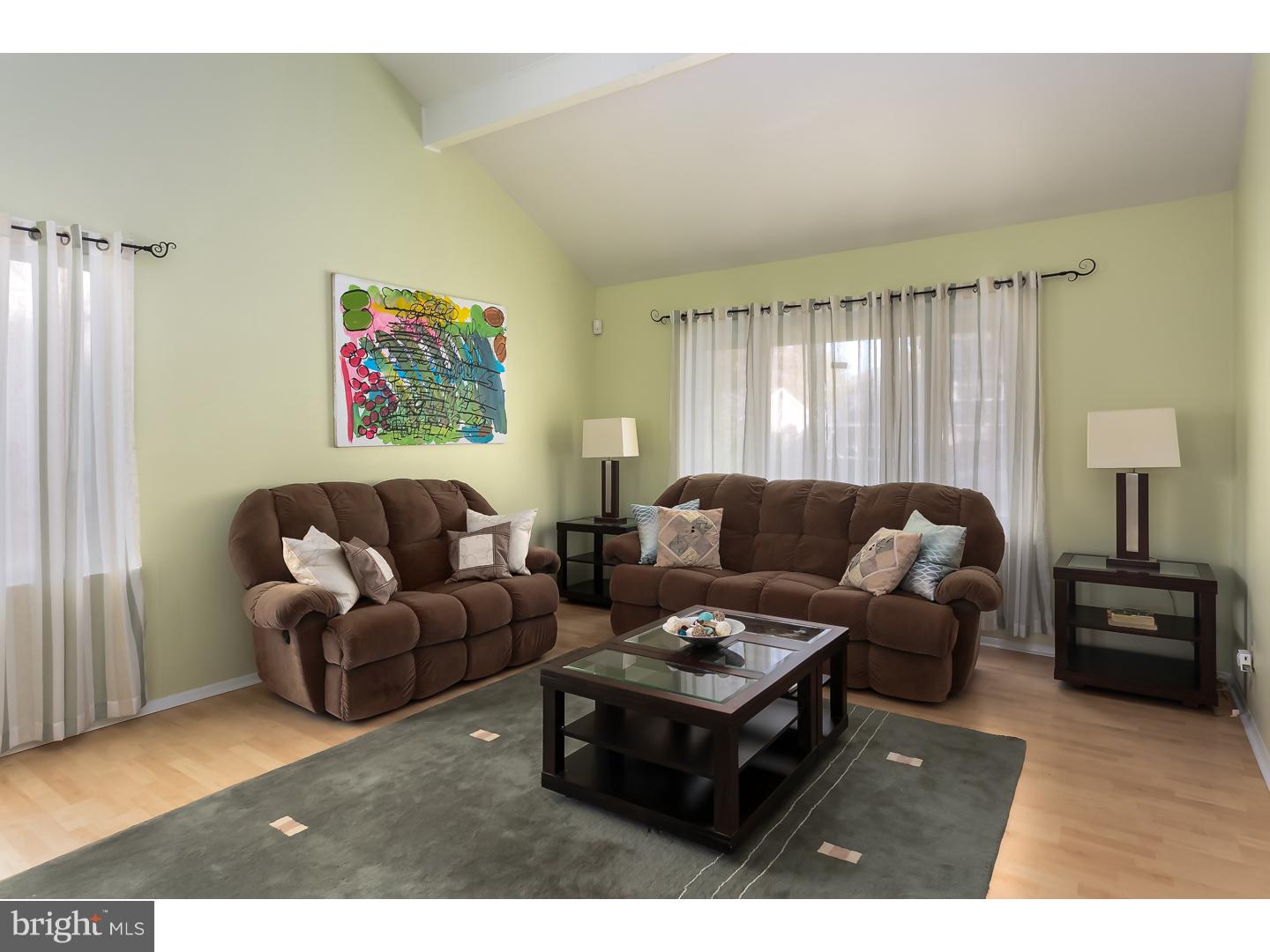9 Concord Road Marlton, NJ 08053 - Photo 4 of 25 Living Room