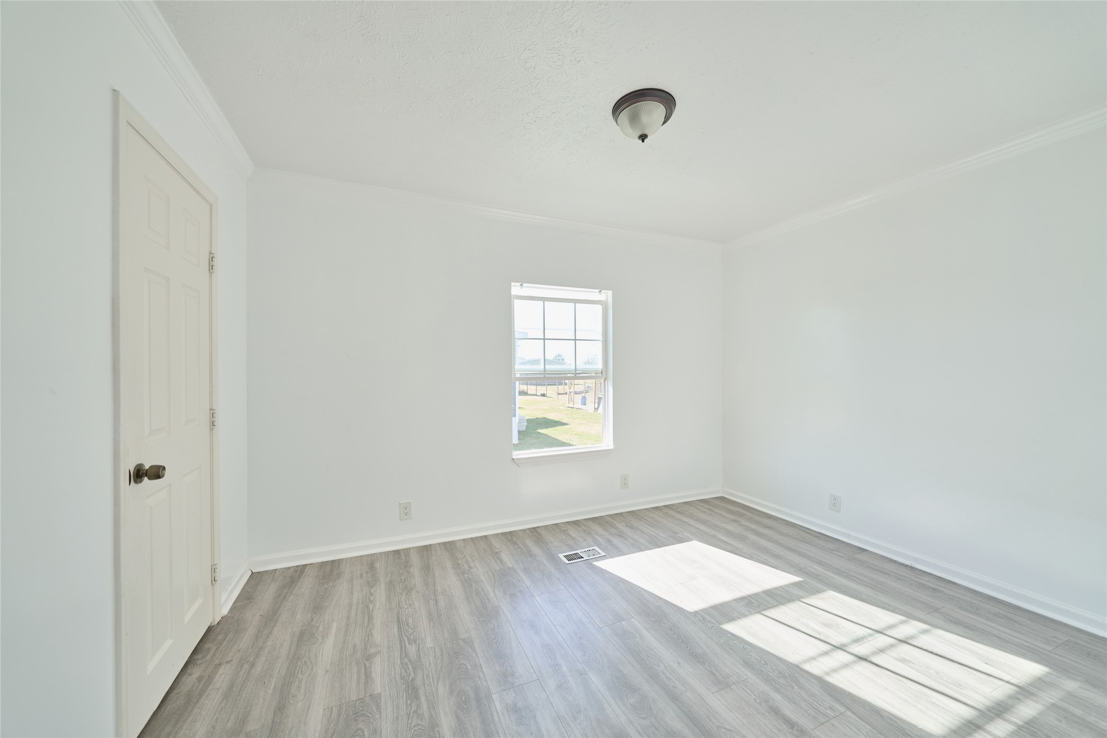 928 Coen Road Rosharon, TX 77583 - Photo 16 of 18 an empty room with wooden floor and windows