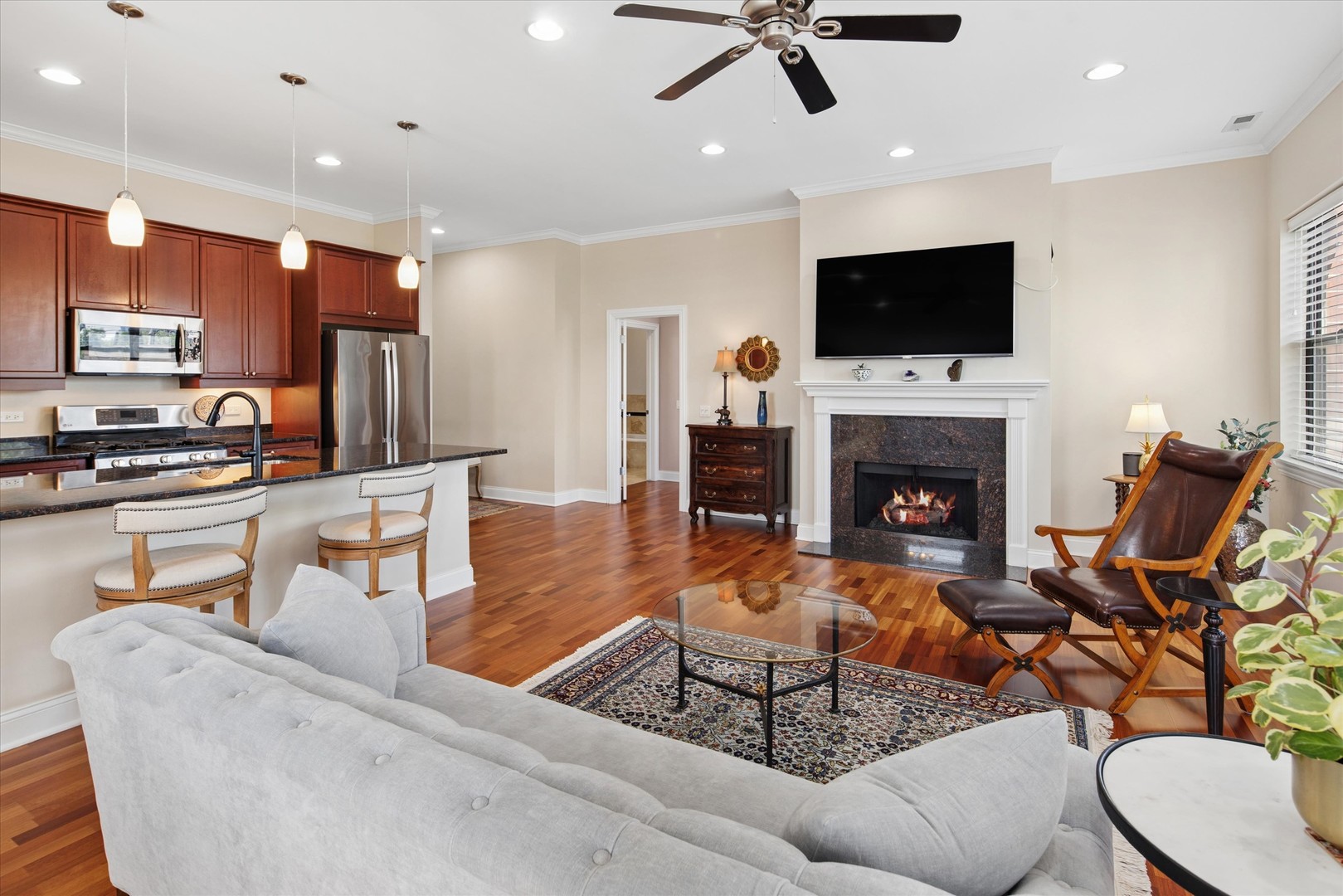 1908 West Irving Park Road, Unit 402 Chicago, IL 60613 - Photo 3 of 24
