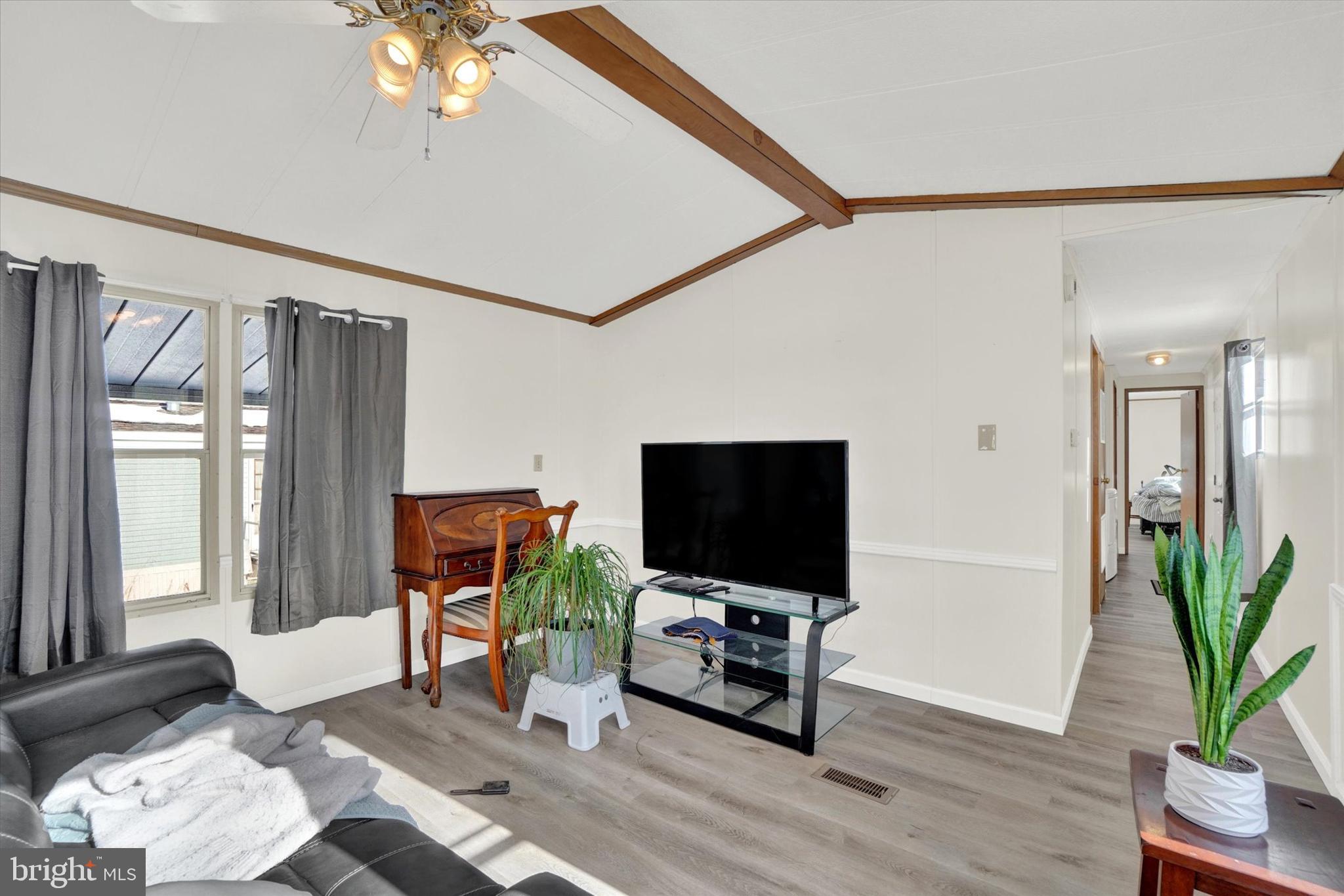 107 Carbridge Road East Stewartstown, PA 17363 - Photo 4 of 23