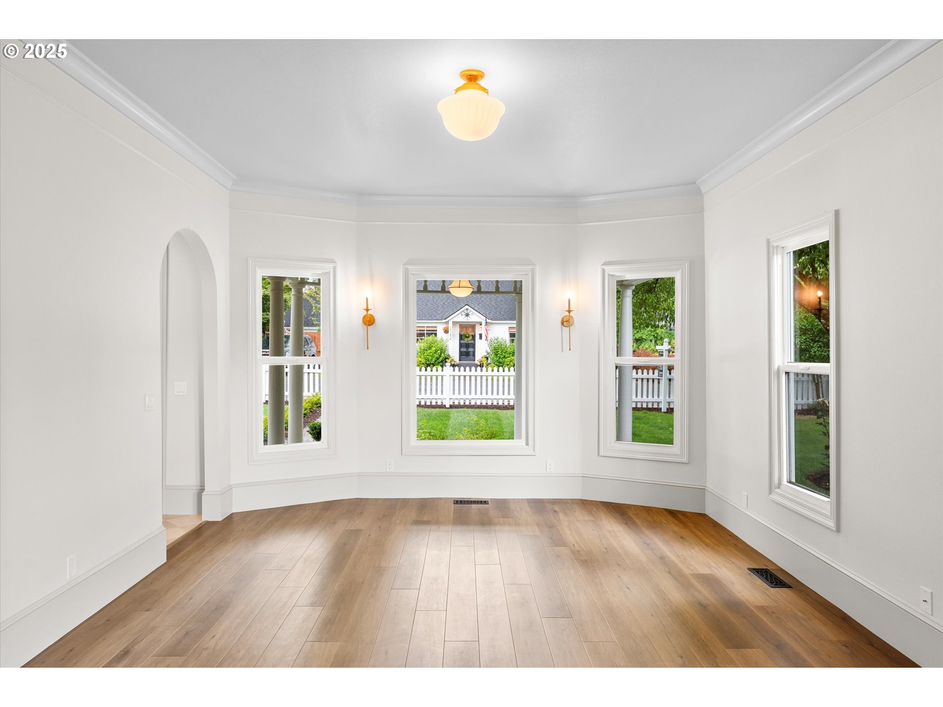 2089 5th Avenue West Linn, OR 97068 - Photo 11 of 34 wooden floor in an empty room with a window