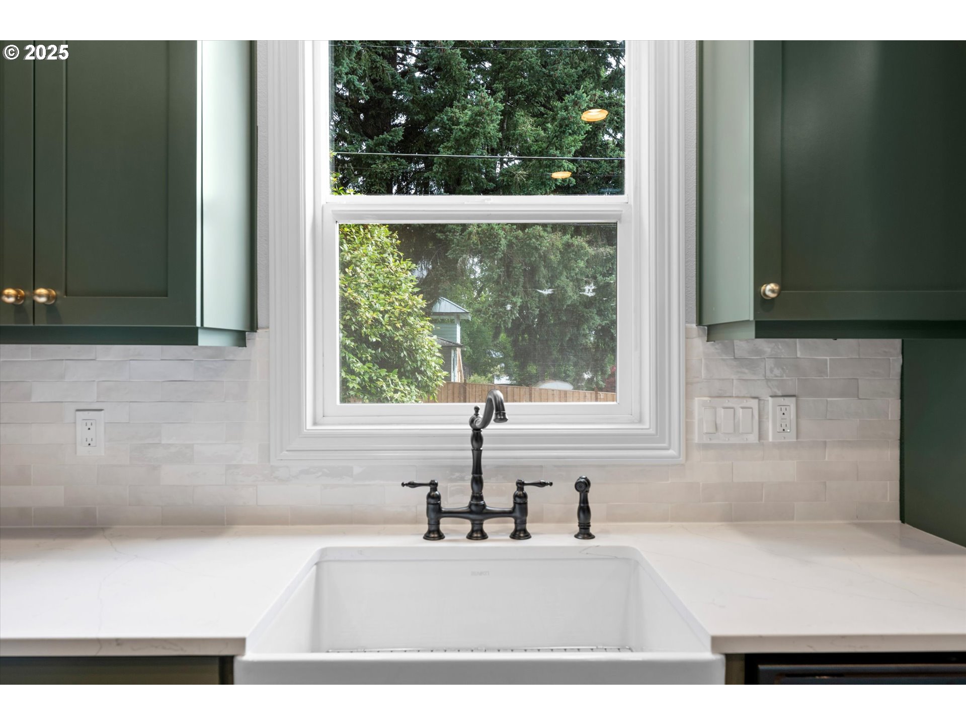 2089 5th Avenue West Linn, OR 97068 - Photo 16 of 34 a bathroom with a sink and a bathtub