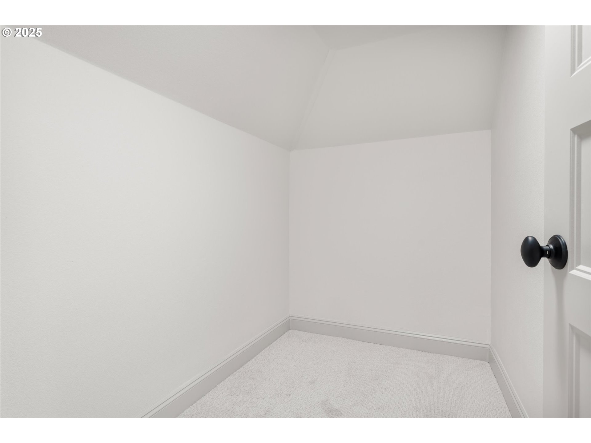 2089 5th Avenue West Linn, OR 97068 - Photo 30 of 34 a view of an empty room