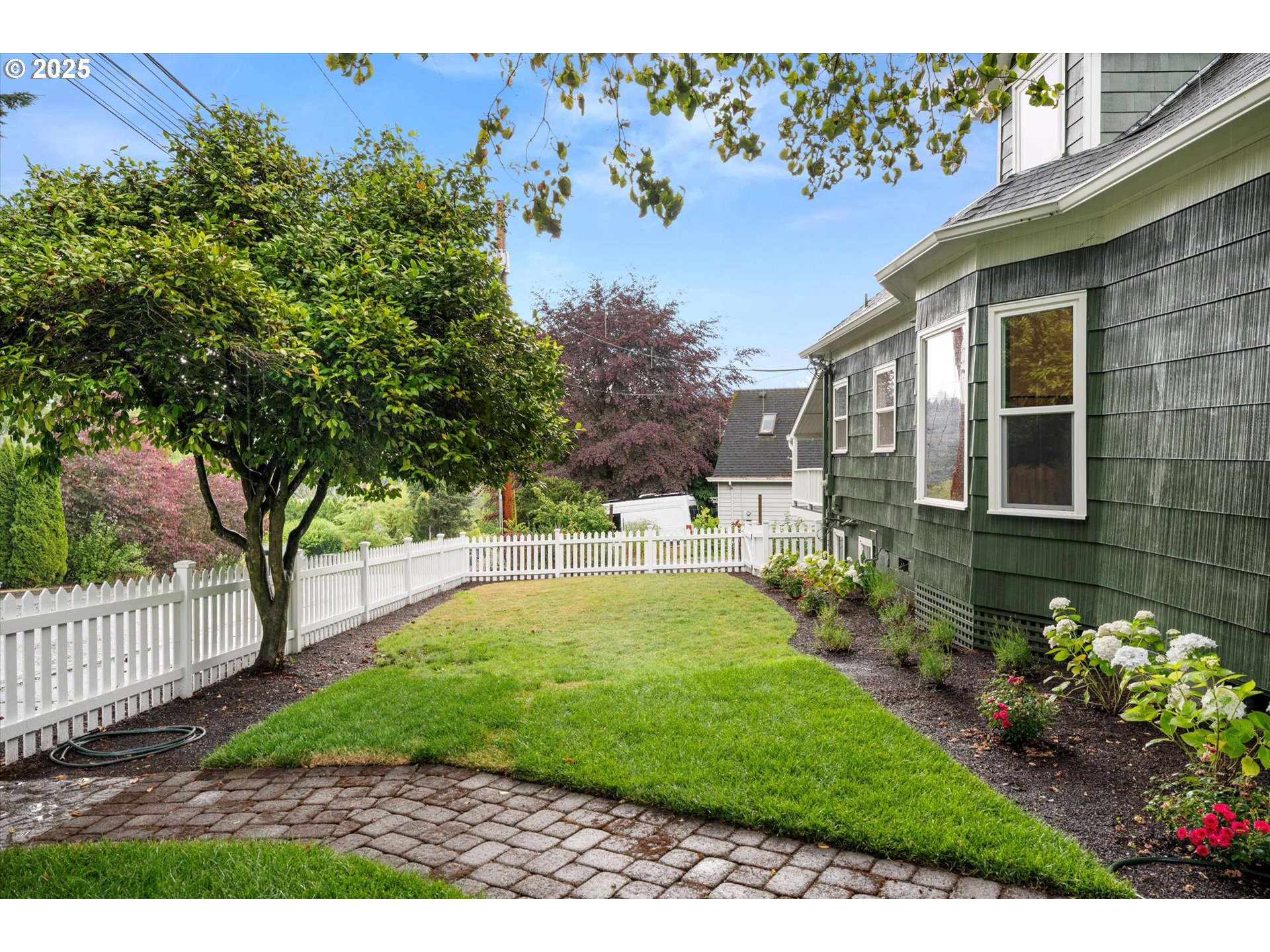 2089 5th Avenue West Linn, OR 97068 - Photo 34 of 34 a view of a backyard with a garden