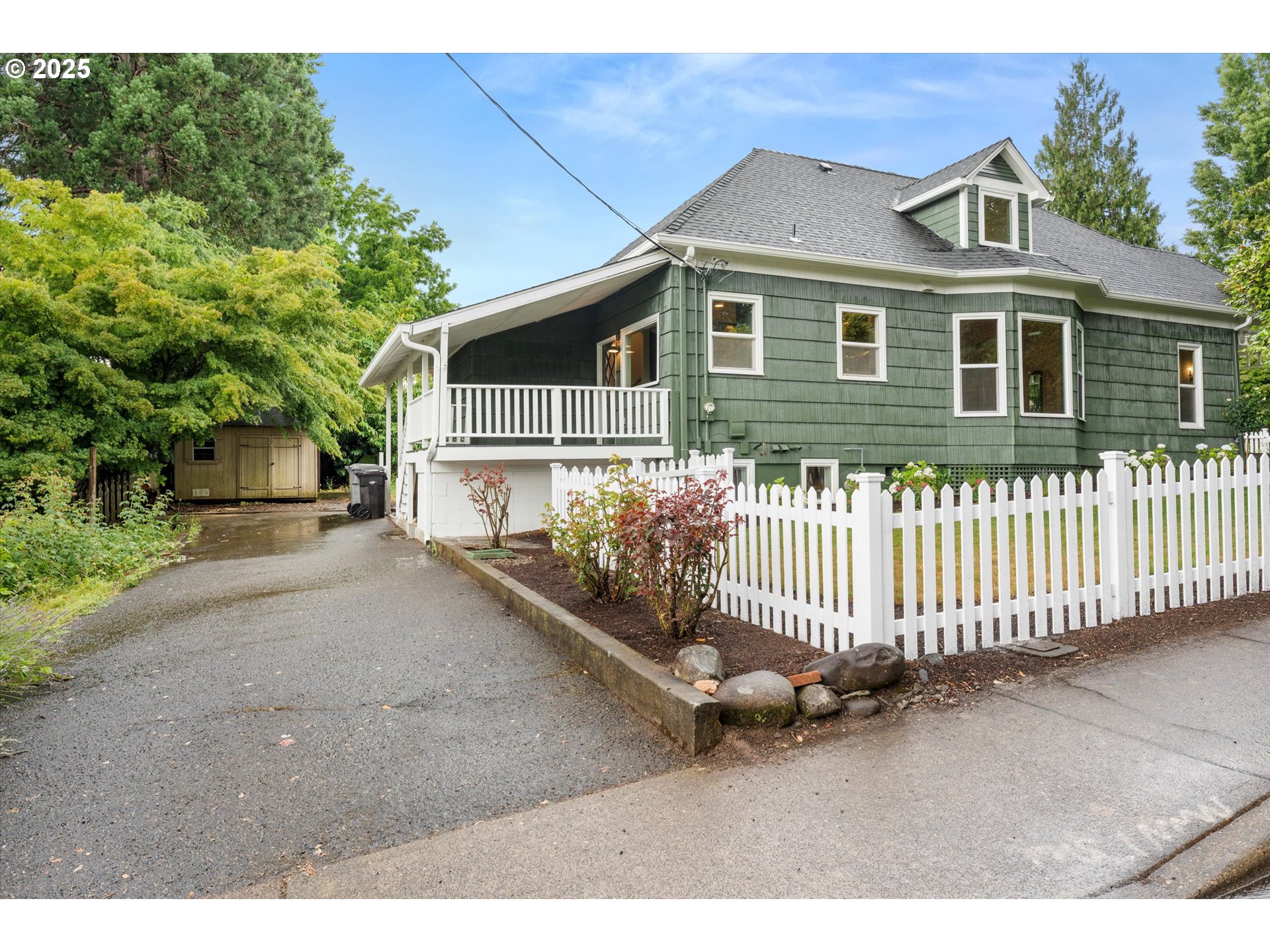 2089 5th Avenue West Linn, OR 97068 - Photo 4 of 34 a front view of a house with a fence