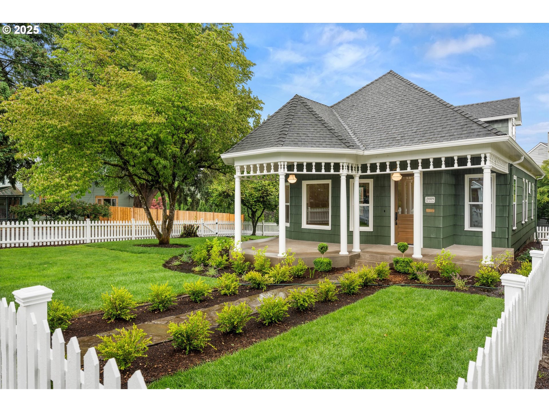 2089 5th Avenue West Linn, OR 97068 - Photo 6 of 34 a house with garden in front of it