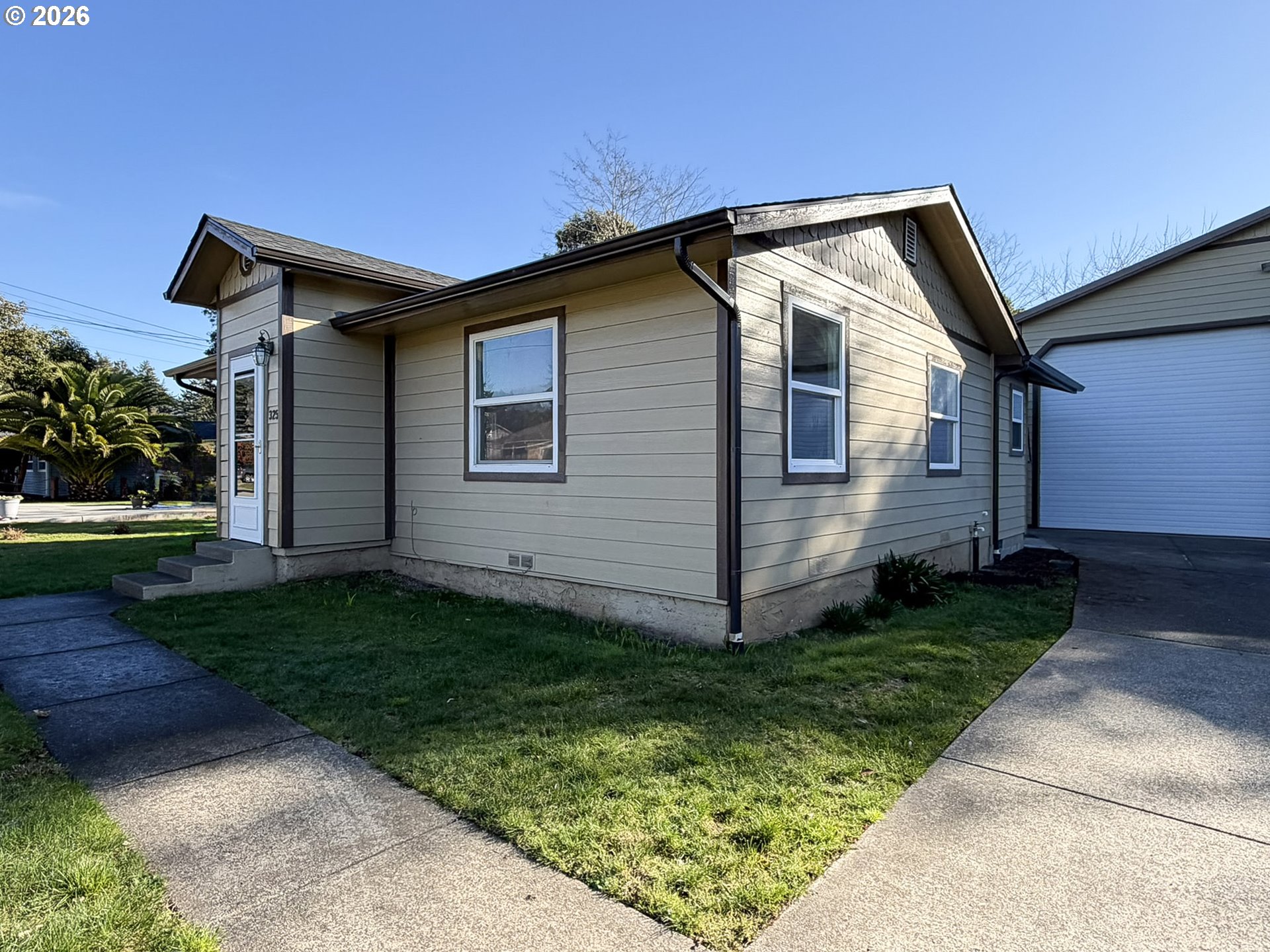 325 Railroad Street Brookings, OR 97415 - Photo 10 of 38 a view of a back yard of the house
