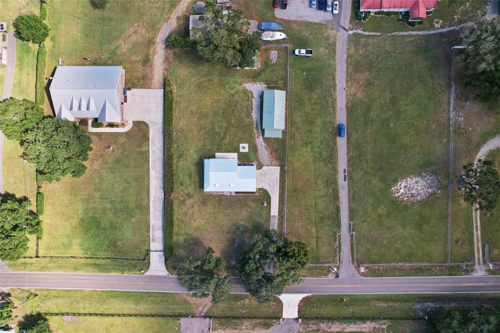 4716 Gallagher Road Plant City, FL 33565 - Photo 10 of 69 a bathroom with a shower