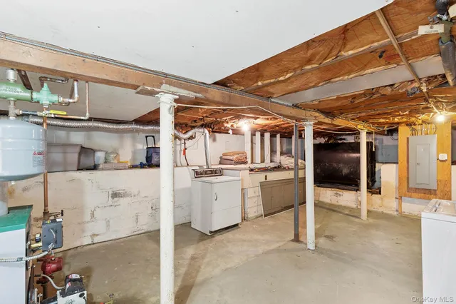 a view of a storage & utility room
