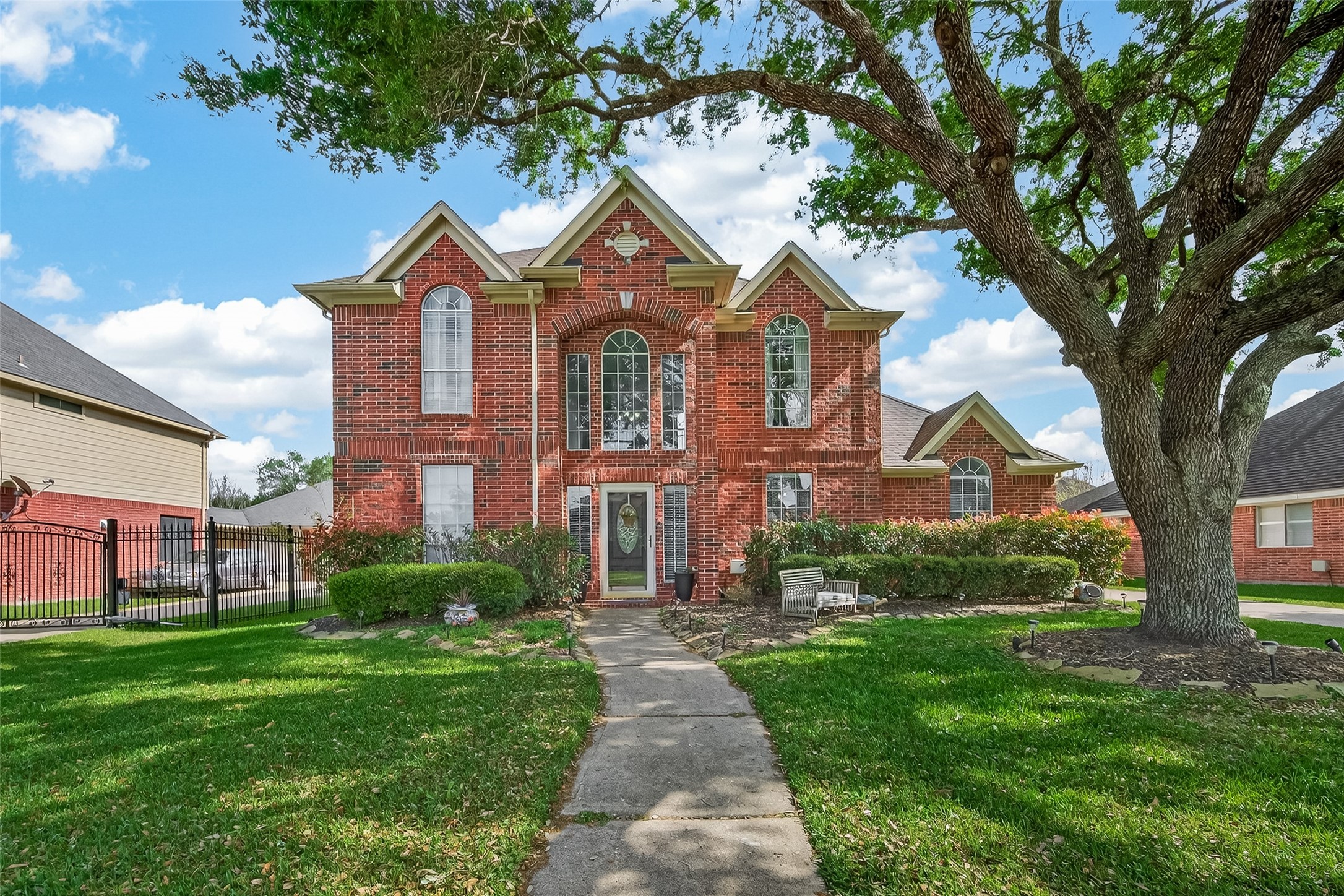 405 PecanGrove Dickinson, TX 77539 - Photo 2 of 46